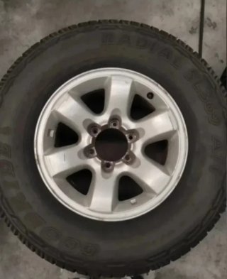 Tapacubos Nissan Terrano II