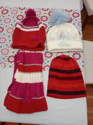 Set di cappelli e sciarpe per bambini