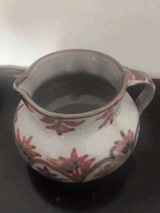 Jarra de cerámica decorada