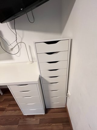 Habitación juvenil litera + escritorios