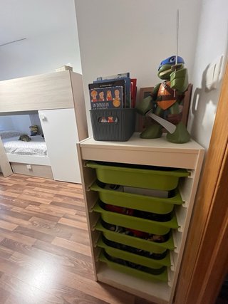 Habitación juvenil litera + escritorios