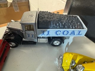 19 modellini auto da collezione