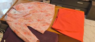 Traje de chaqueta y falda beige