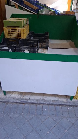 Mostrador Frutería con Báscula y Estanterías