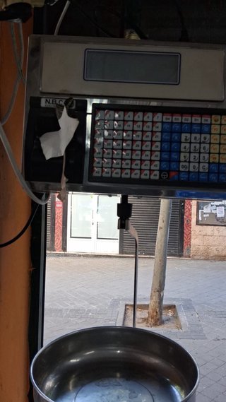 Mostrador Frutería con Báscula y Estanterías