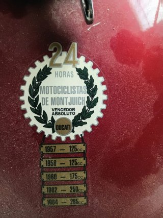Ducati Clásica Roja y Plata