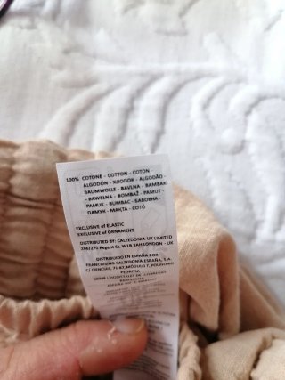 Pantalón cargo fino beige