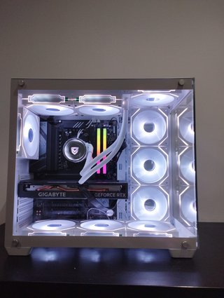 PC Gaming Ryzen 9800X3D + RTX 5070 32GB DDR5