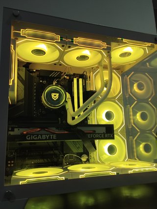 PC Gaming Ryzen 9800X3D + RTX 5070 32GB DDR5