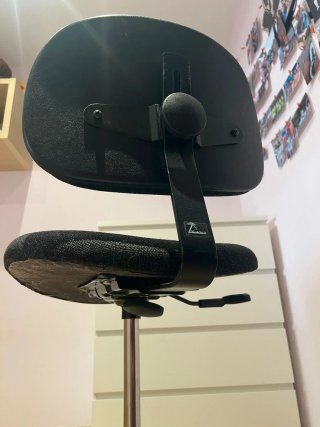 Silla de escritorio negra y gris