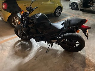 Kawasaki Z750 Naked 2009 color negro