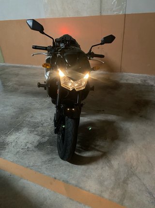 Kawasaki Z750 Naked 2009 color negro