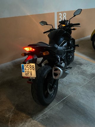 Kawasaki Z750 Naked 2009 color negro