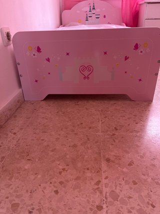 Colchón y cabecero infantil