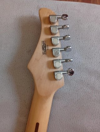 Guitarra Eléctrica Cort + Accesorios