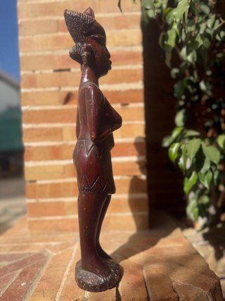 Figura africana madera tallada mano