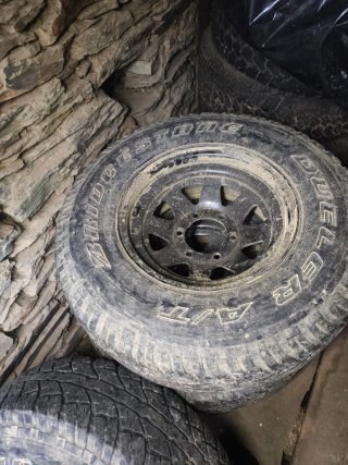 Llantas nissan et-25 con ruedas 30/9,5/15
