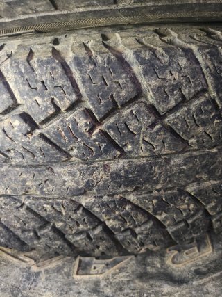 Llantas nissan et-25 con ruedas 30/9,5/15