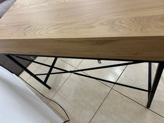 Escritorio moderno madera y metal