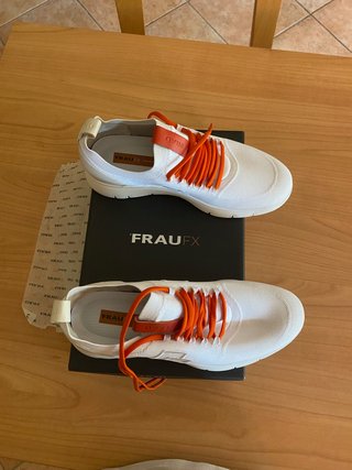 Scarpe uomo Frau bianche con lacci arancioni
