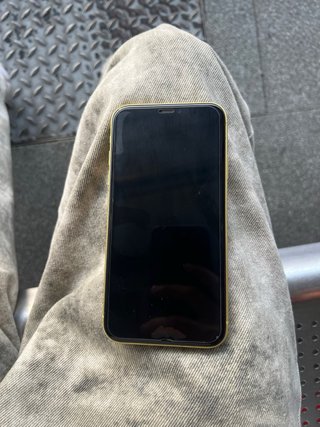 iPhone 11 64GB Amarillo