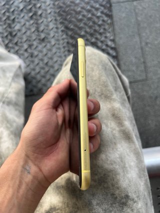 iPhone 11 64GB Amarillo