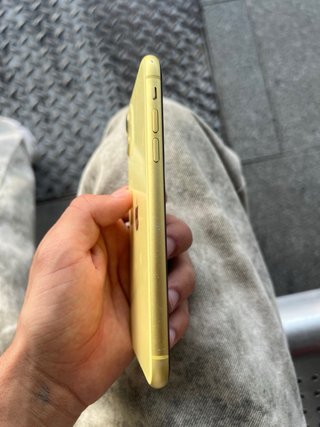 iPhone 11 64GB Amarillo