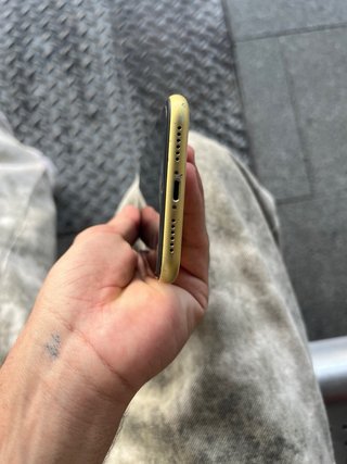 iPhone 11 64GB Amarillo