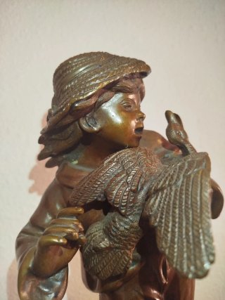 Figura de bronce, El niño con ganso