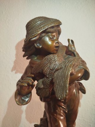 Figura de bronce, El niño con ganso