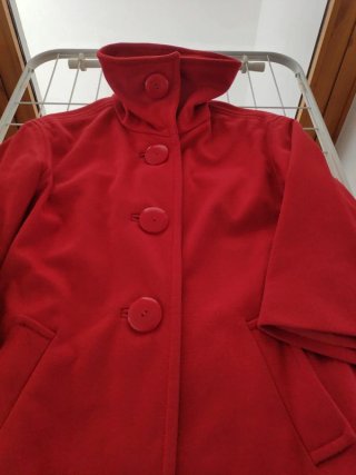 Abrigo rojo Mango