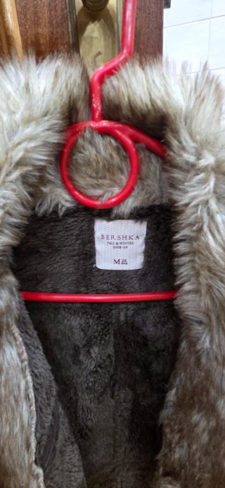 Cazadora Bershka borreguito Talla S, chocolate.