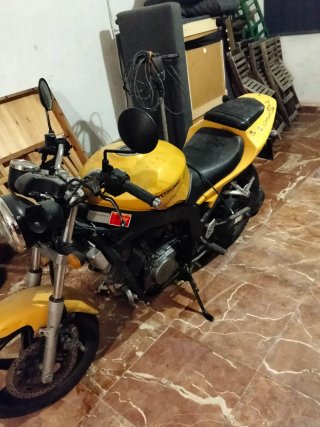 Moto 125cc Naked Amarilla