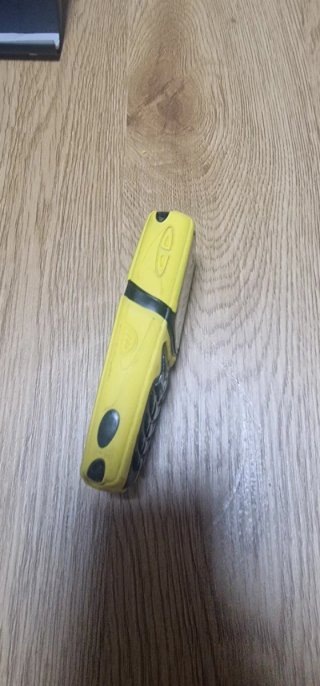 Nokia 5210 Plata y Amarillo