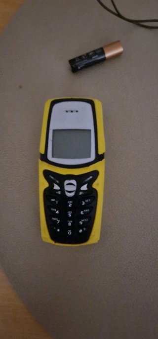 Nokia 5210 Plata y Amarillo