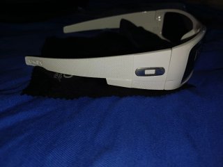 Occhiali da sole Oakley bianchi e neri