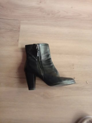 Botines de piel negros