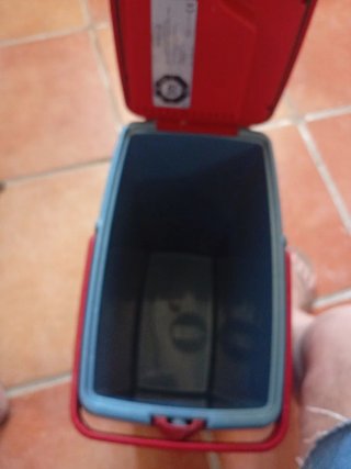 Nevera portátil enchufable al mechero del coche..