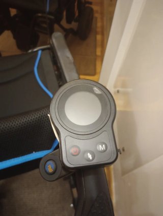 Silla de ruedas eléctrica plegable con mando