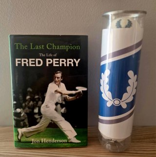 Fred Perry, bote de pelotas de tenis + Libro