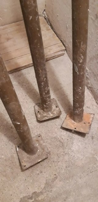3 Puntales de obra metálicos