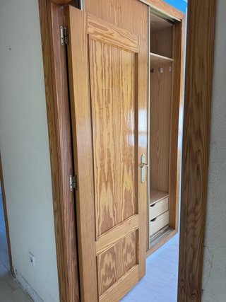 Puerta de madera interior