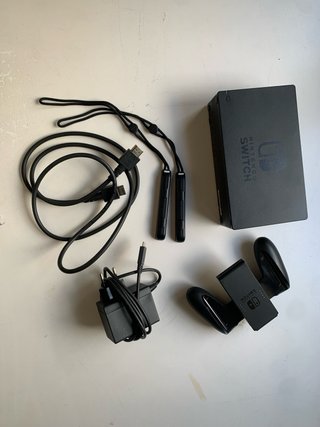 Nintendo Switch + Tutti gli Accessori Originali