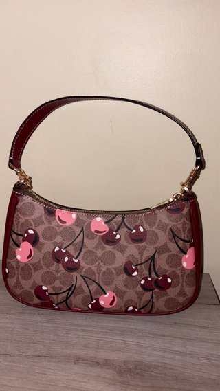 Bolsa Coach com estampa de cerejas