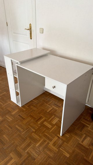 Escritorio blanco nuevo