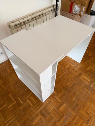 Escritorio blanco nuevo