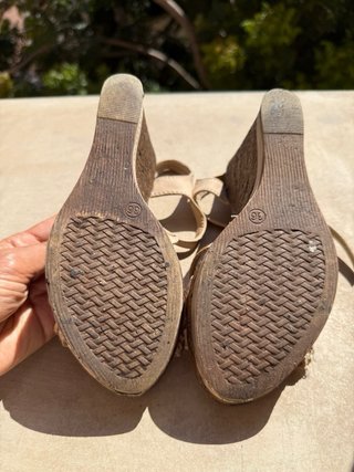 Sandalias de cuña beige y doradas Num 36