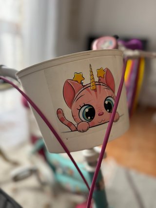 Bicicleta infantil con cesta y casco de regalo