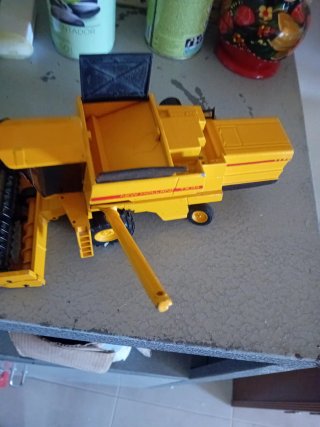 Cosechadora Juguete New Holland TX 34