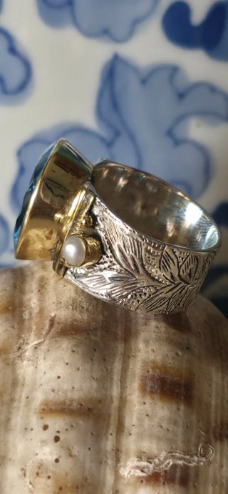 Maravillosa anillo burilado a mano